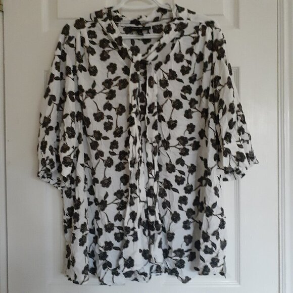 Lane Bryant Women's White Black Floral Tie Neck Blouse 22 - Picture 2 of 13